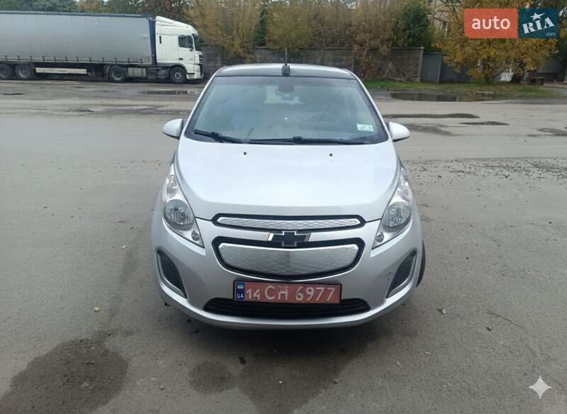 Хэтчбек Chevrolet Spark EV 2016 в 
