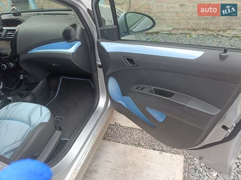 Хетчбек Chevrolet Spark EV 2016 в Рівному