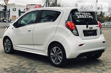 Хэтчбек Chevrolet Spark 2015 в 