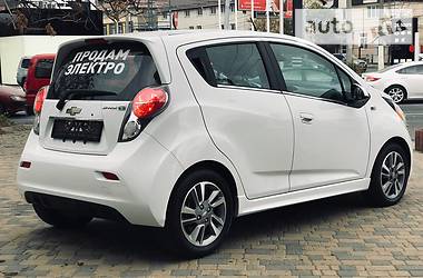 Хэтчбек Chevrolet Spark 2015 в 