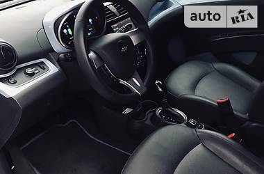 Хэтчбек Chevrolet Spark 2015 в 