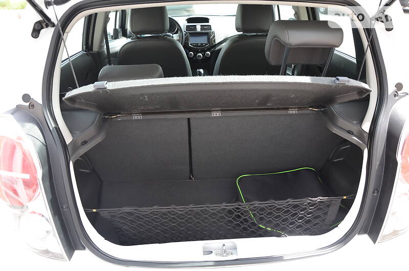 Хетчбек Chevrolet Spark 2015 в Харкові