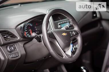 Хэтчбек Chevrolet Spark 2017 в 