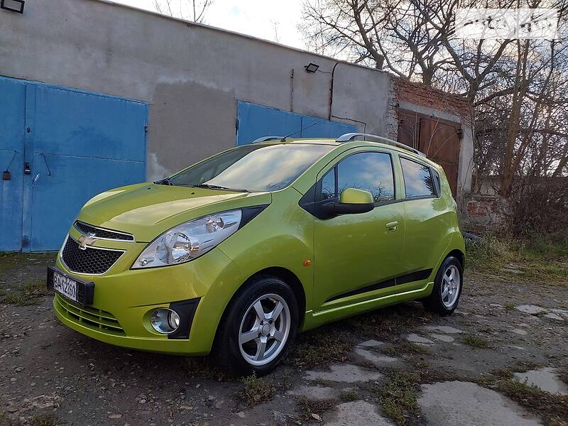 Хэтчбек Chevrolet Spark 2010 в Бурштыне