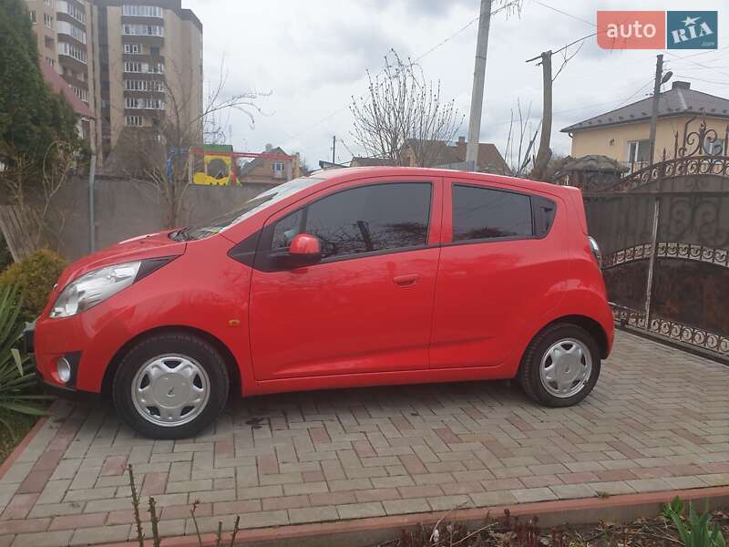 Хэтчбек Chevrolet Spark 2011 в Луцке
