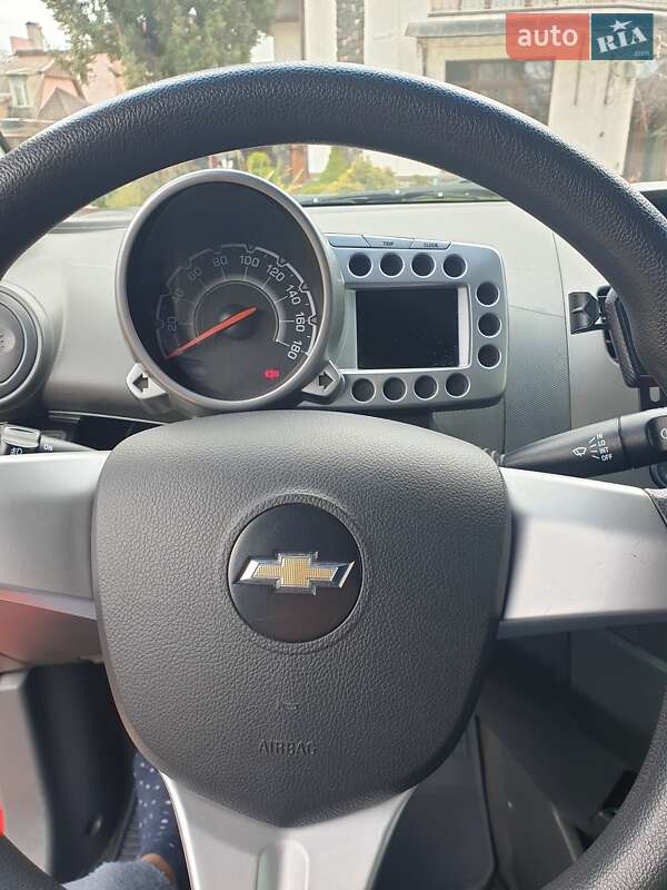 Хэтчбек Chevrolet Spark 2011 в Луцке