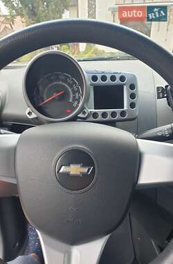 Хэтчбек Chevrolet Spark 2011 в 