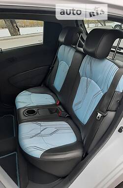 Хэтчбек Chevrolet Spark 2016 в 