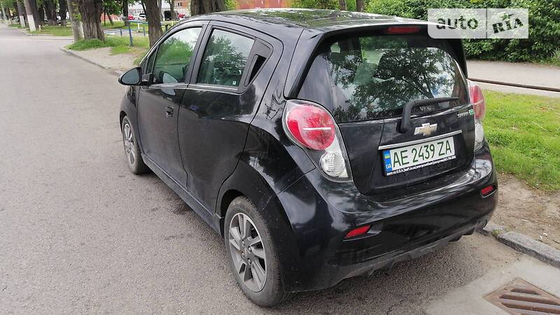 Хетчбек Chevrolet Spark 2015 в Дніпрі