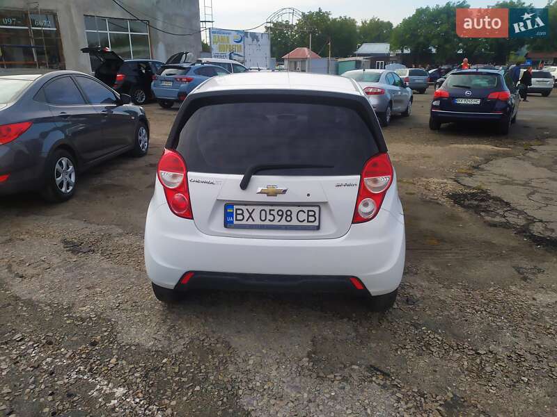 Хэтчбек Chevrolet Spark 2014 в Хмельницком