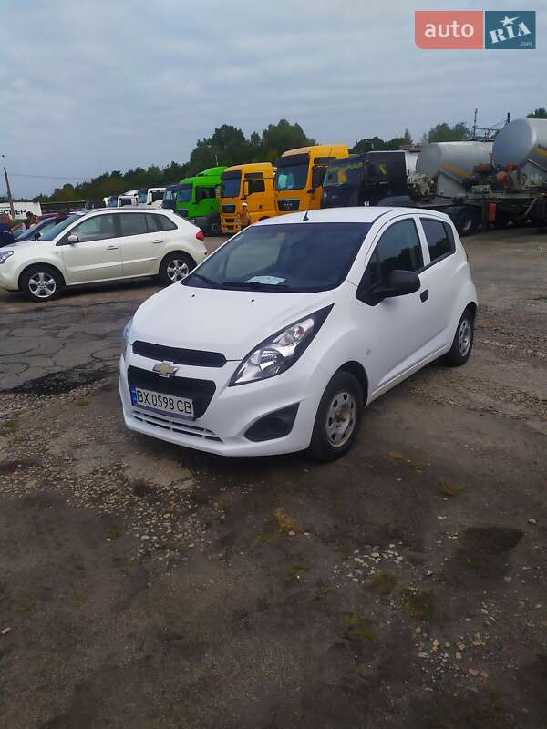 Хэтчбек Chevrolet Spark 2014 в Хмельницком