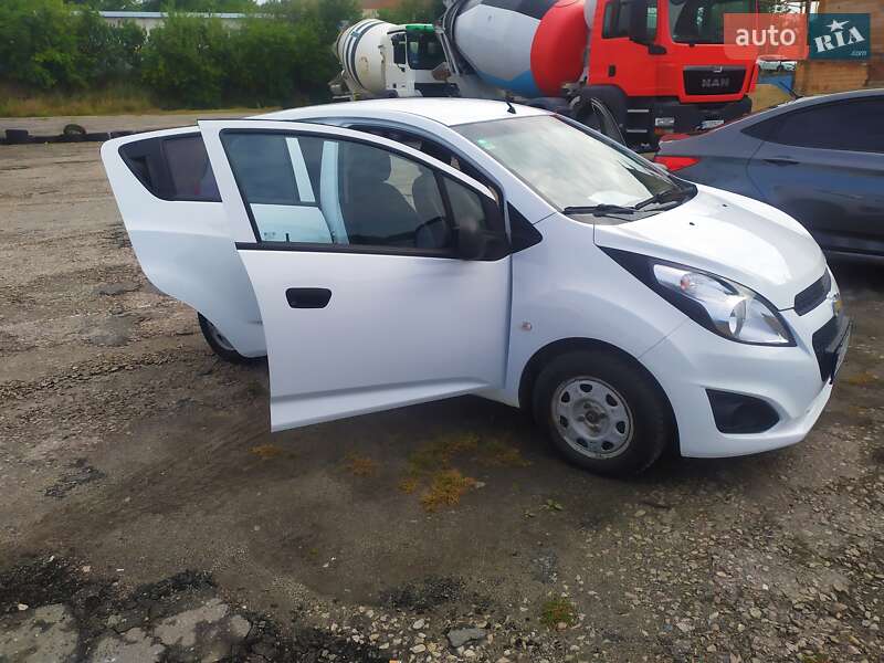 Хэтчбек Chevrolet Spark 2014 в Хмельницком