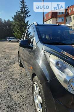 Хэтчбек Chevrolet Spark 2011 в 