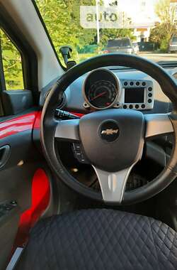 Хэтчбек Chevrolet Spark 2011 в 
