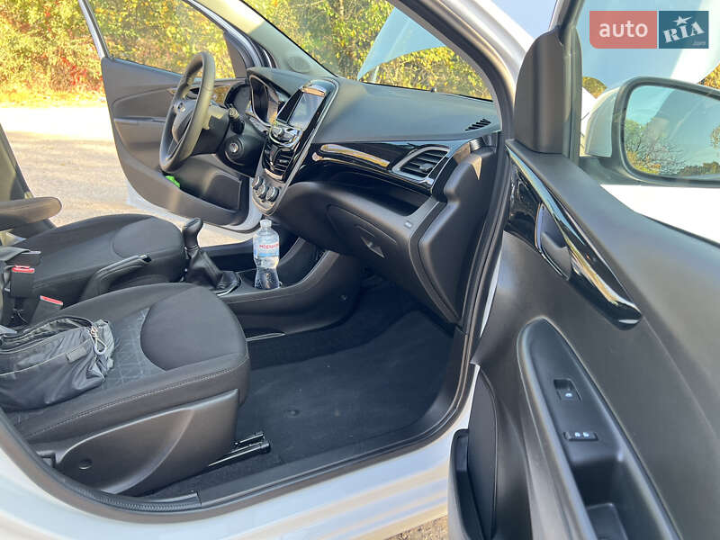 Хетчбек Chevrolet Spark 2018 в Дніпрі