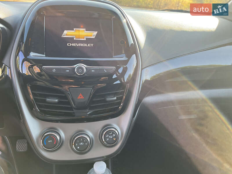 Хетчбек Chevrolet Spark 2018 в Дніпрі