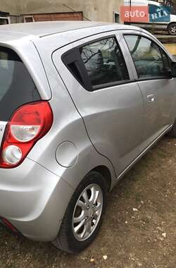 Хетчбек Chevrolet Spark 2013 в Чернівцях