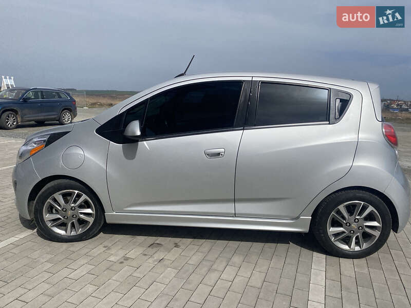 Хэтчбек Chevrolet Spark 2016 в Ровно