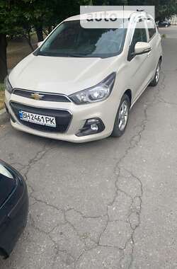 Хетчбек Chevrolet Spark 2015 в Києві