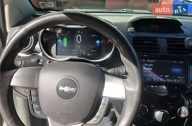 Хэтчбек Chevrolet Spark 2016 в 