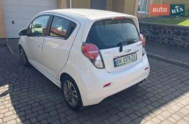 Хетчбек Chevrolet Spark 2015 в 