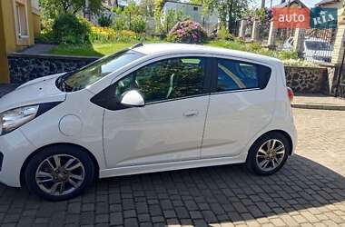 Хетчбек Chevrolet Spark 2015 в 