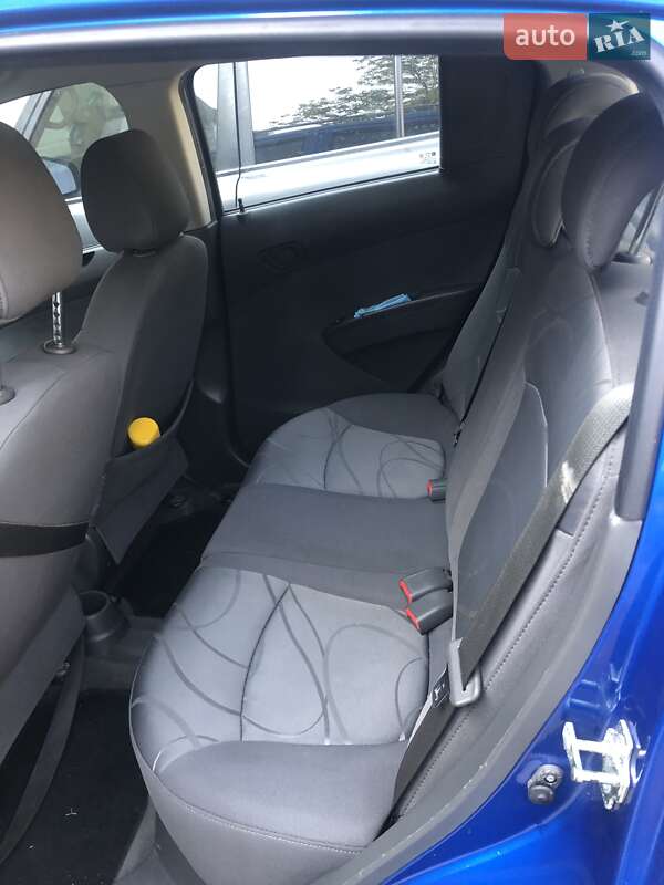 Хэтчбек Chevrolet Spark 2010 в Владимире