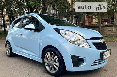 Хэтчбек Chevrolet Spark 2016 в Киеве