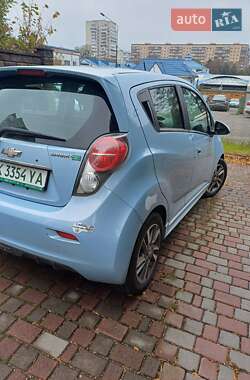 Хэтчбек Chevrolet Spark 2015 в 