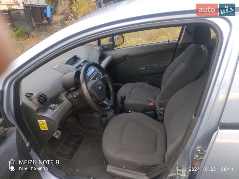 Хетчбек Chevrolet Spark 2010 в Близнюках