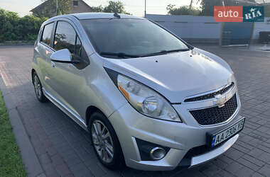 Хетчбек Chevrolet Spark 2014 в Києві