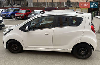Хэтчбек Chevrolet Spark 2013 в 