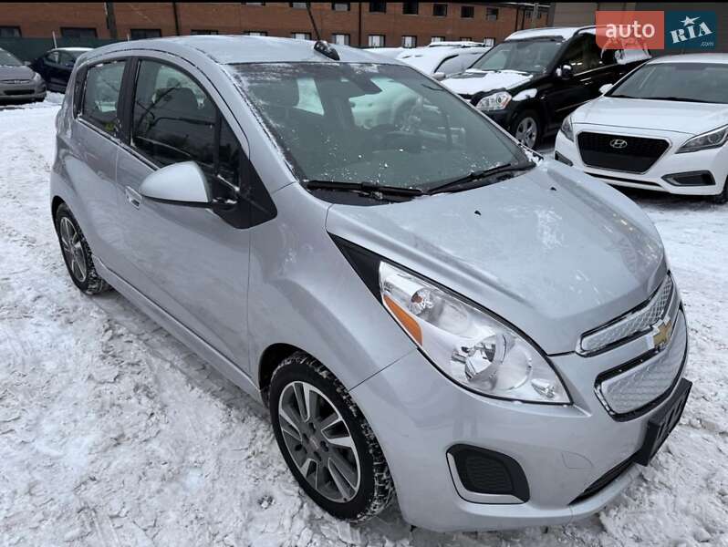 Хэтчбек Chevrolet Spark 2015 в 