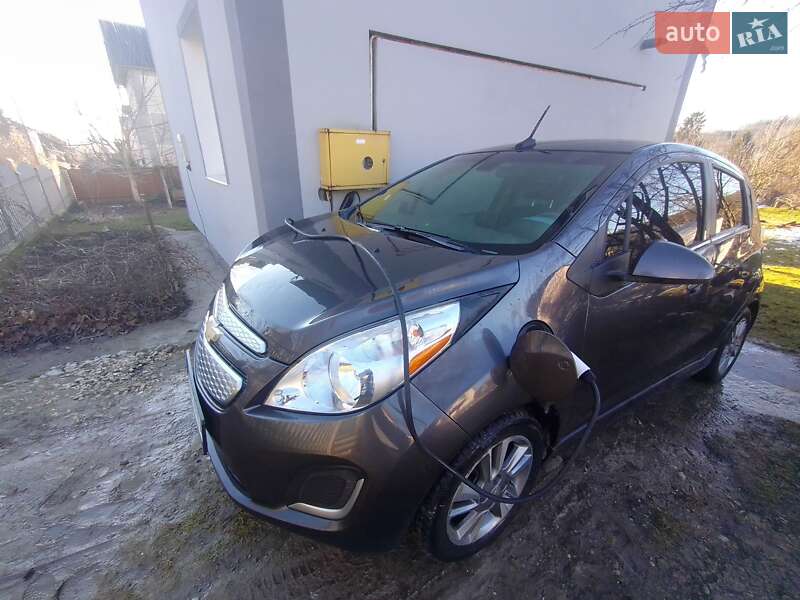 Хэтчбек Chevrolet Spark 2014 в Тернополе