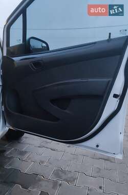 Хэтчбек Chevrolet Spark 2012 в 