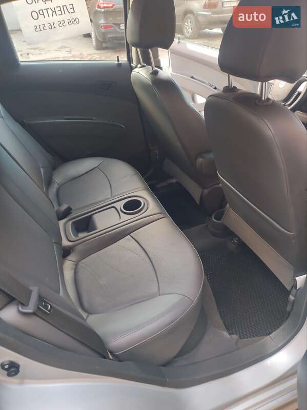 Хэтчбек Chevrolet Spark 2016 в Житомире