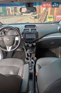 Хэтчбек Chevrolet Spark 2016 в 