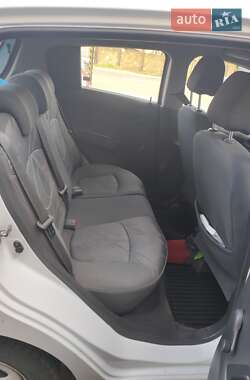 Хетчбек Chevrolet Spark 2012 в 