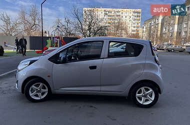 Хэтчбек Chevrolet Spark 2010 в 