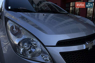 Хэтчбек Chevrolet Spark 2010 в 