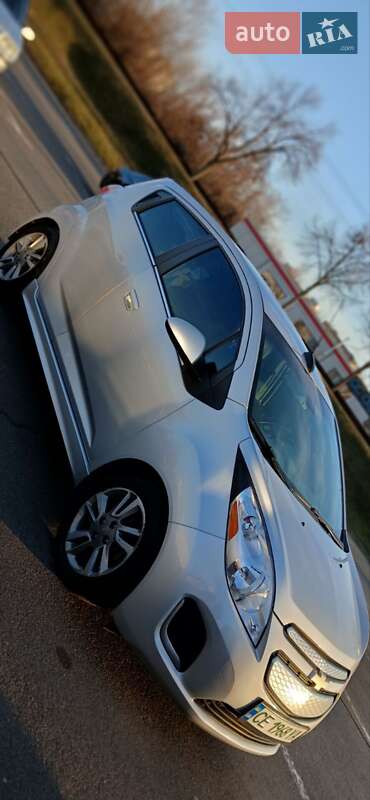 Хетчбек Chevrolet Spark 2016 в Кривому Розі