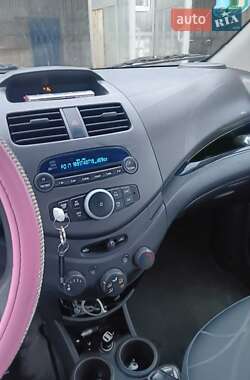 Хэтчбек Chevrolet Spark 2011 в 