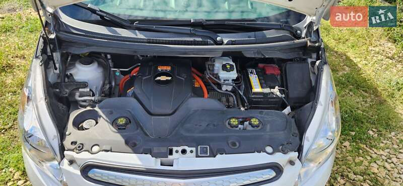 Хэтчбек Chevrolet Spark 2016 в Одессе