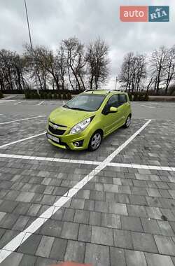 Хэтчбек Chevrolet Spark 2010 в 