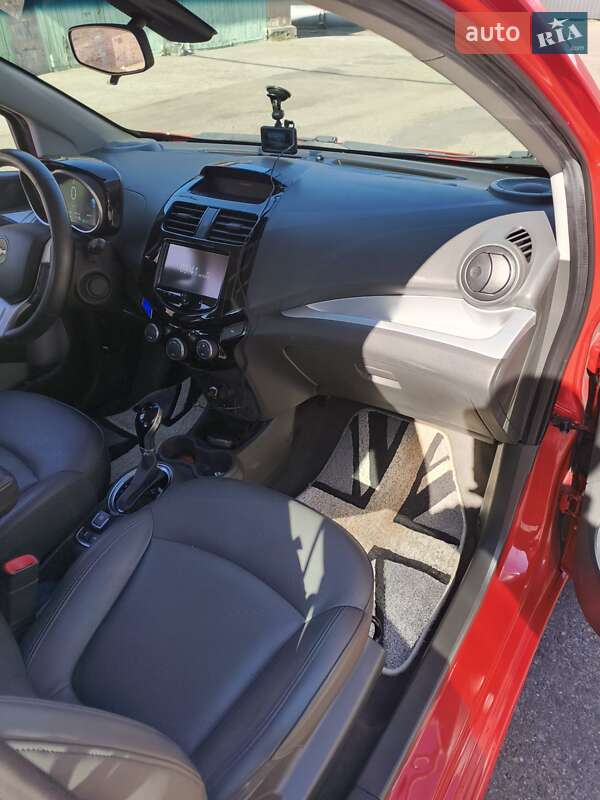 Хэтчбек Chevrolet Spark 2014 в Черкассах