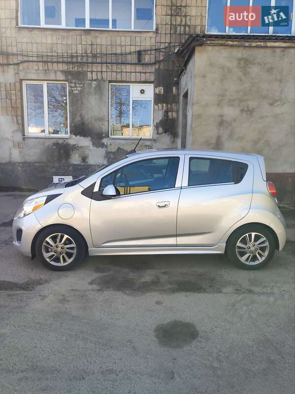 Хэтчбек Chevrolet Spark 2016 в Житомире