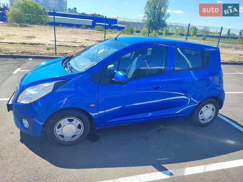 Хэтчбек Chevrolet Spark 2011 в Боярке