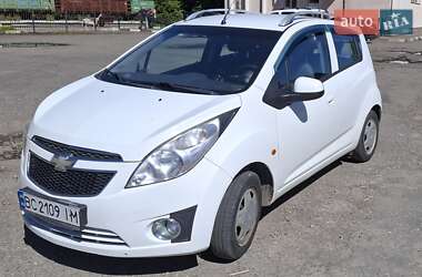 Хэтчбек Chevrolet Spark 2010 в 