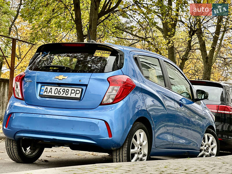 Хэтчбек Chevrolet Spark 2016 в 