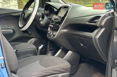 Хэтчбек Chevrolet Spark 2016 в 